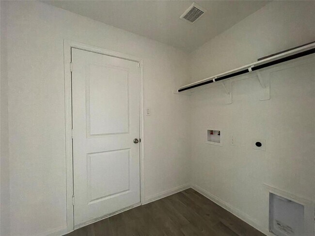 Building Photo - 690 Rd 51021