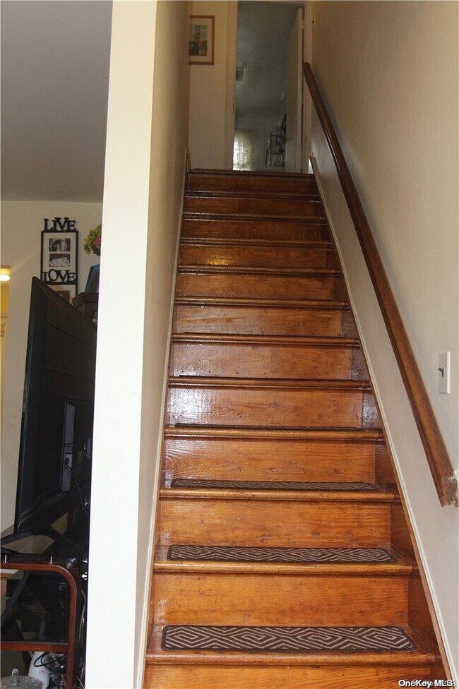 Building Photo - 117 Blydenburgh Ave