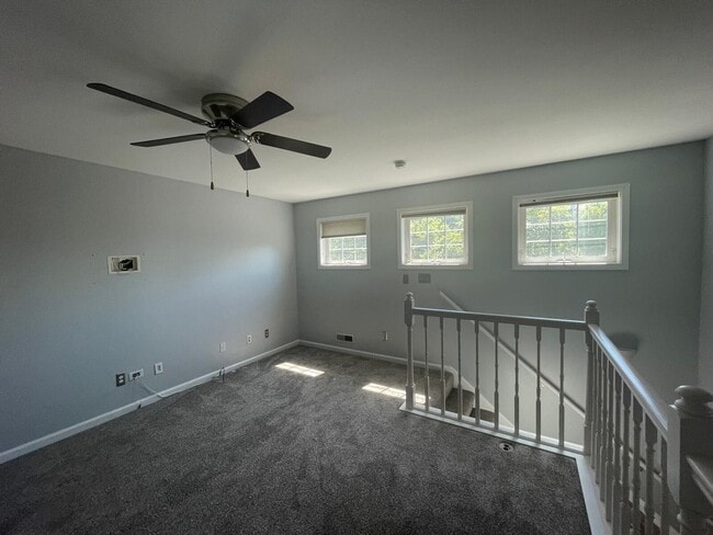 Building Photo - N17W26887 E Fieldhack Dr