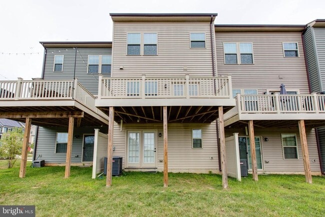 Building Photo - 7912 N Gladden Farm Way