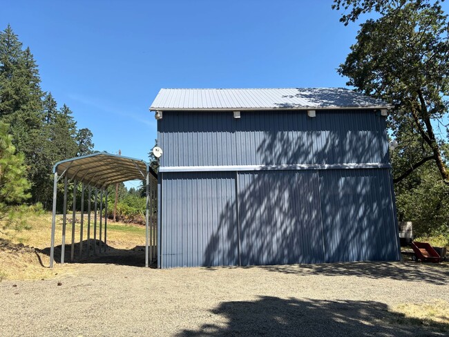 Building Photo - Custom Home With Shop!