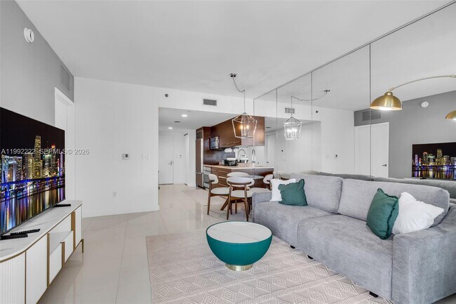 Building Photo - 495 Brickell Ave