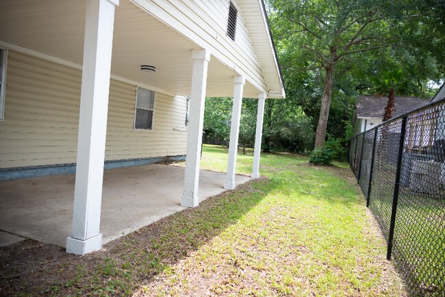 Building Photo - 1715 Jarrell Dr