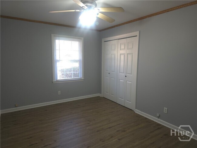 Building Photo - 213 Westwood Dr