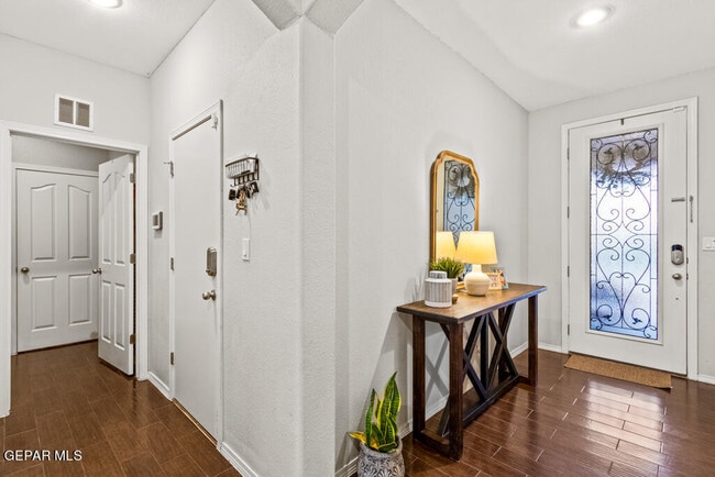 Building Photo - 7365 Dewberry Dr