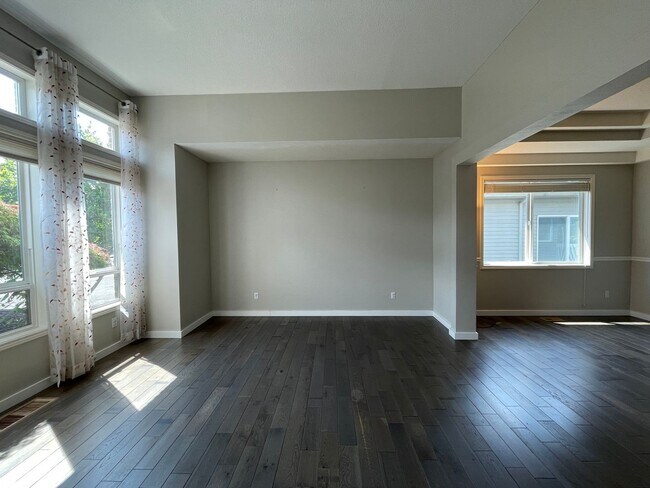Building Photo - Custom Traditional Home in Montreux Neighborhood 3Bd/2Ba Home with 3 Car Garage!! Close to Cedar ...