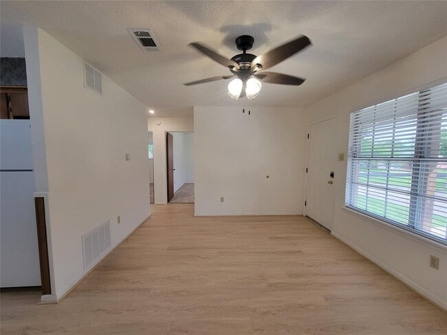 Building Photo - 5806 Nassau Dr