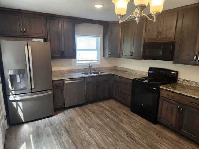 Building Photo - Blackstone- 4 Bed 2 Bath Cape Style Home