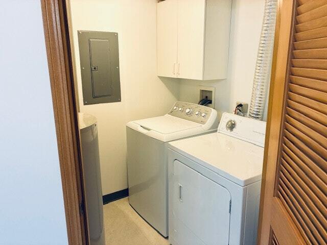 Building Photo - 927 Elderberry Cir