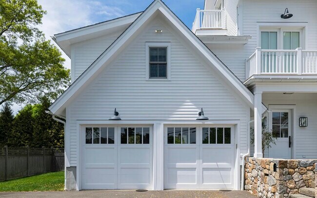 Building Photo - 5 Meridian Rd