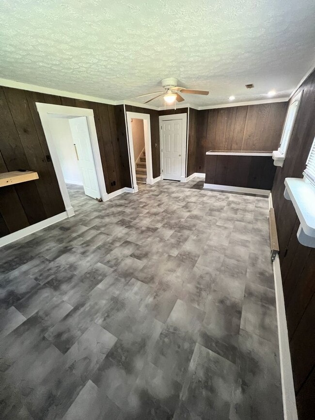 Building Photo - 4 Bedroom Home in Lynchburg