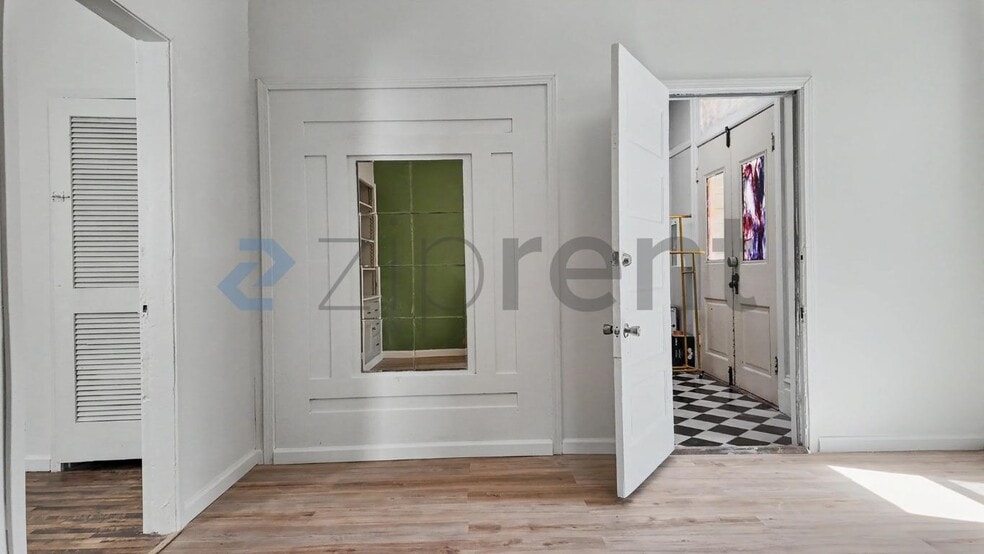 Building Photo - Unit Apt 1