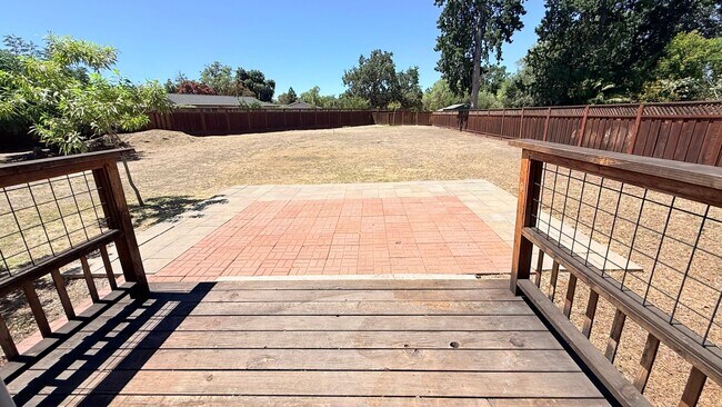 Building Photo - POETS CORNER GEM! Charming and One Of A Kind, 3BD/1BA on a Cul-de-sac Available NOW!