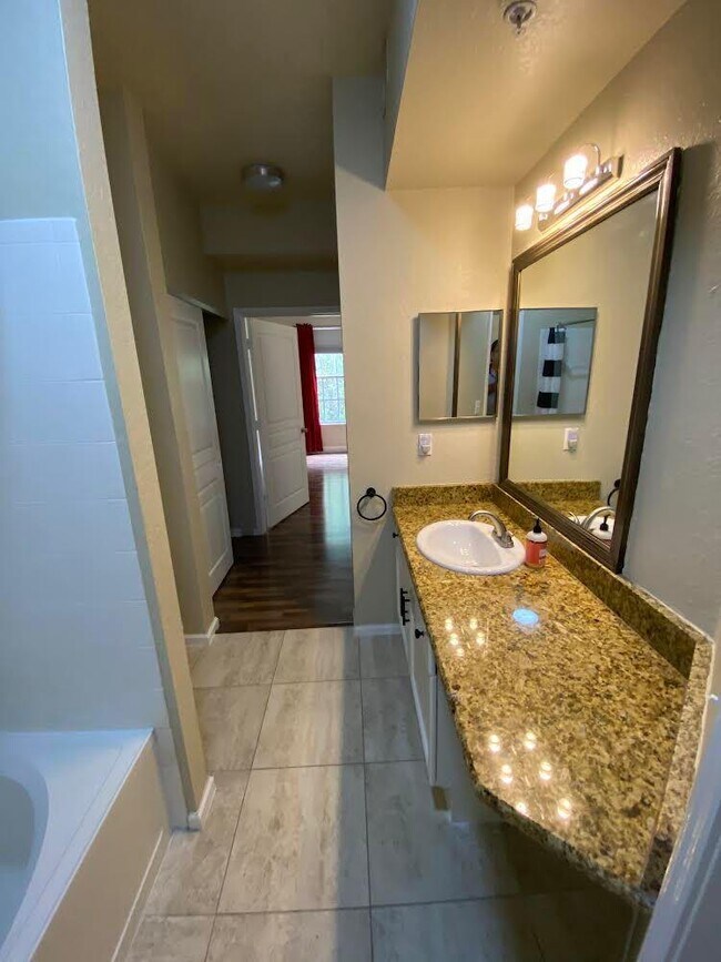 Bathroom - Master Bedroom - 5125 Palm Springs Blvd