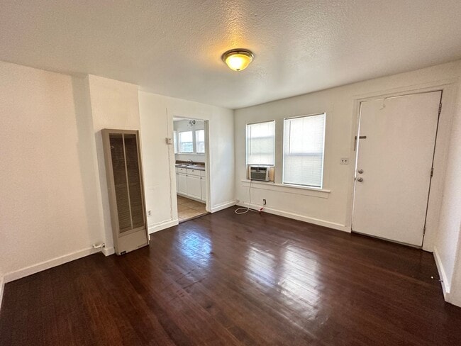 Building Photo - 329 B St