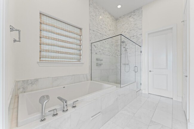 Building Photo - 9635 Riddlewood Ln