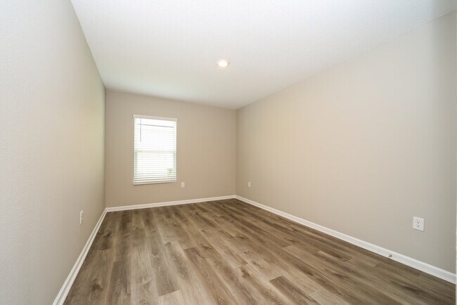 Building Photo - 86106 Railway Pl