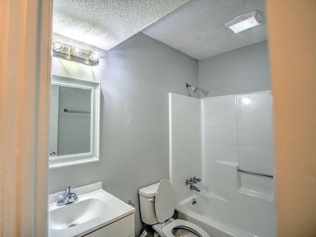 Primary Photo - 916 Fiske St