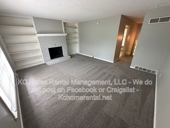 Building Photo - 708 NW Mock Ave