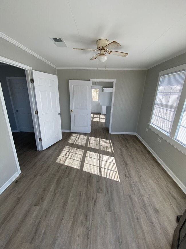 Building Photo - Charming & Efficient Living in the Heart of Houma