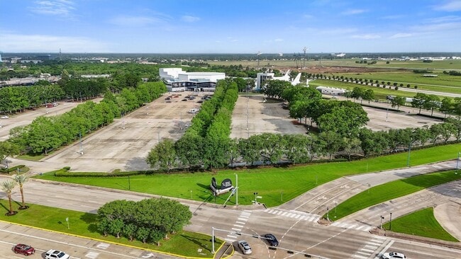 Building Photo - 18118 Lakeside Ln