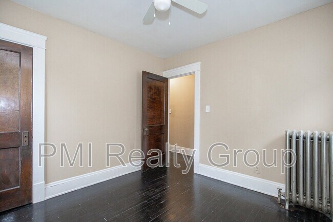 Building Photo - 888 Evangeline Rd