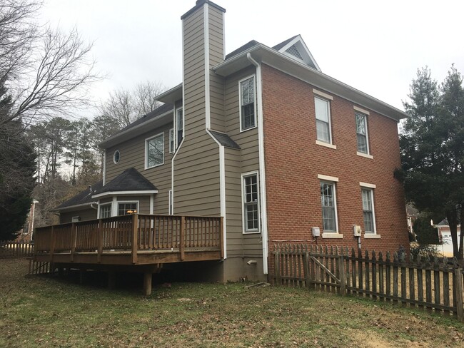 Building Photo - Dunwoody Living at Its Best – Spacious 4BR...