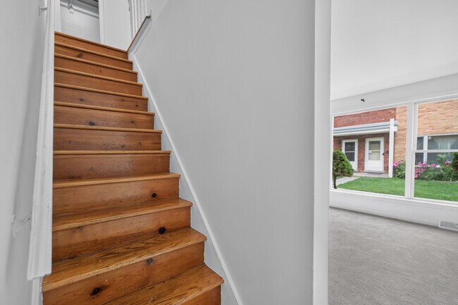 Building Photo - 210 Linn Ct