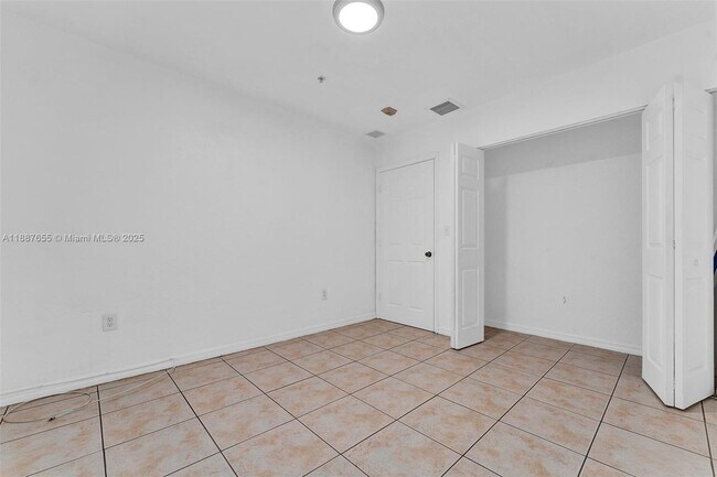 Building Photo - 520 SW 5th St