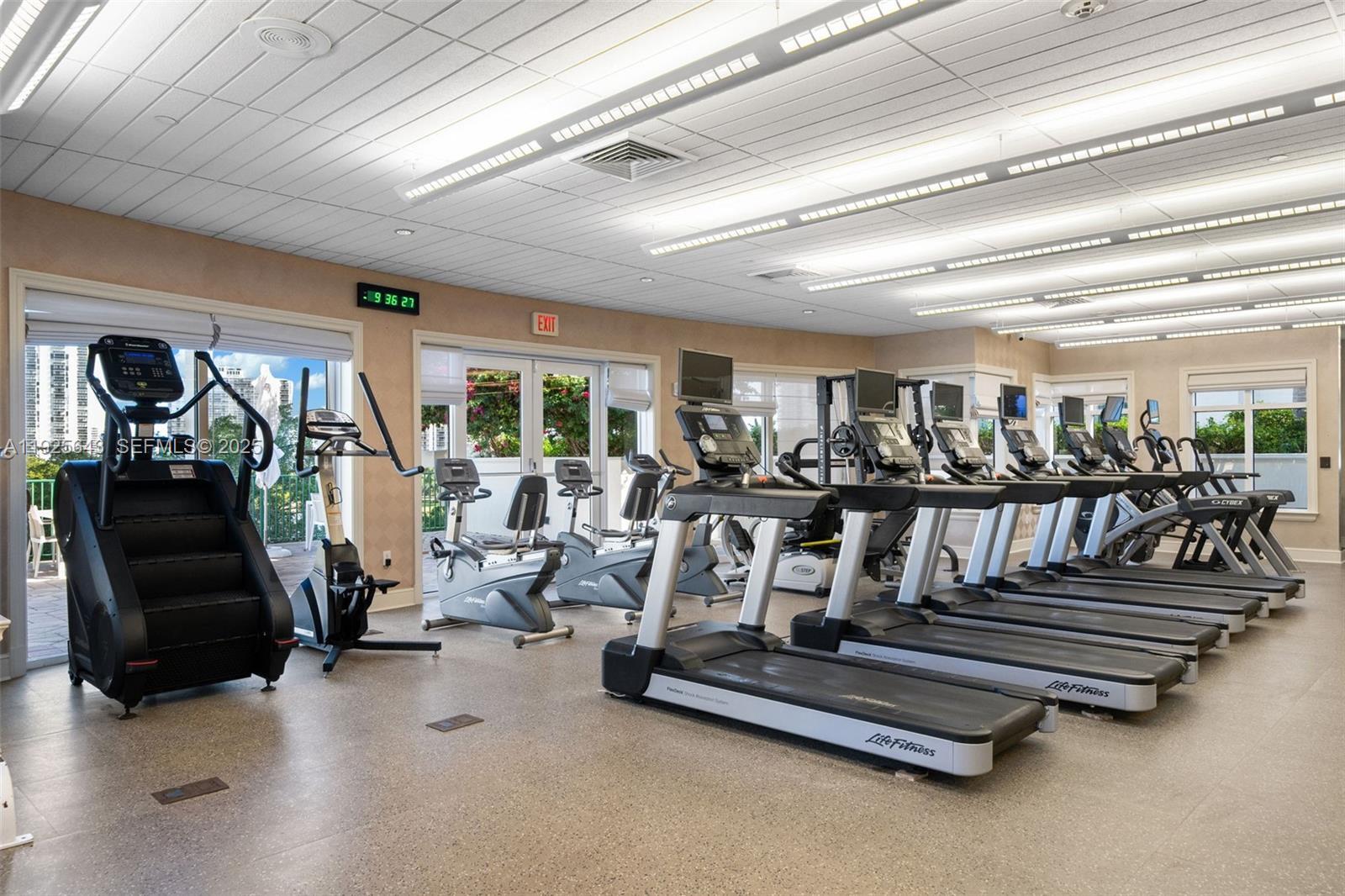 Building Photo - 19900 E Country Club Dr