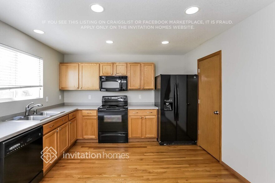 Building Photo - 1320 Bluebird St