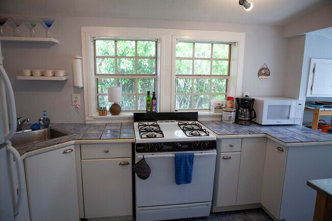 Building Photo - 419 43rd St