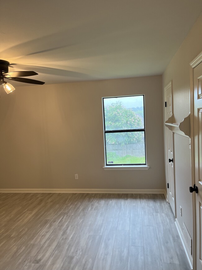 Building Photo - 11 Willow Oak Ct