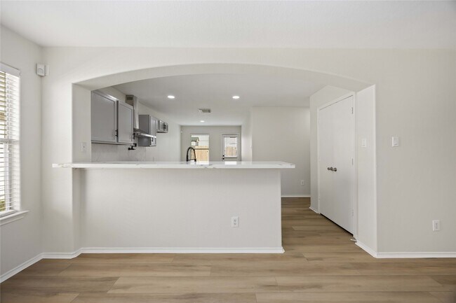 Building Photo - 1827 Cold River Dr