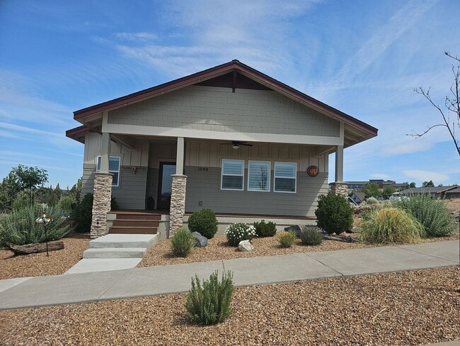 Primary Photo - Home with Mountain View *Fully Furnished