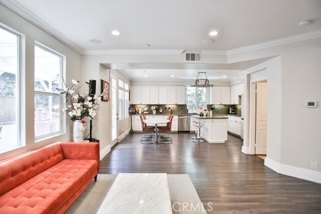 Building Photo - 5326 Charlotta Dr