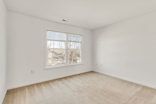 Building Photo - Spacious 5-Bedroom, 3.5-Bath Home in Midlothian – Prime Location & Community Amenities