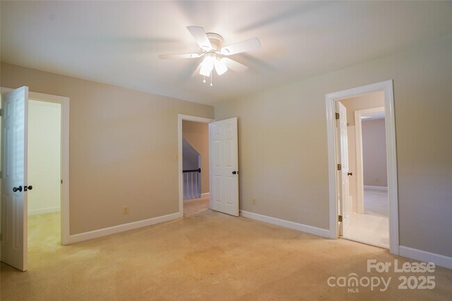 Building Photo - 6932 Foxglove Dr