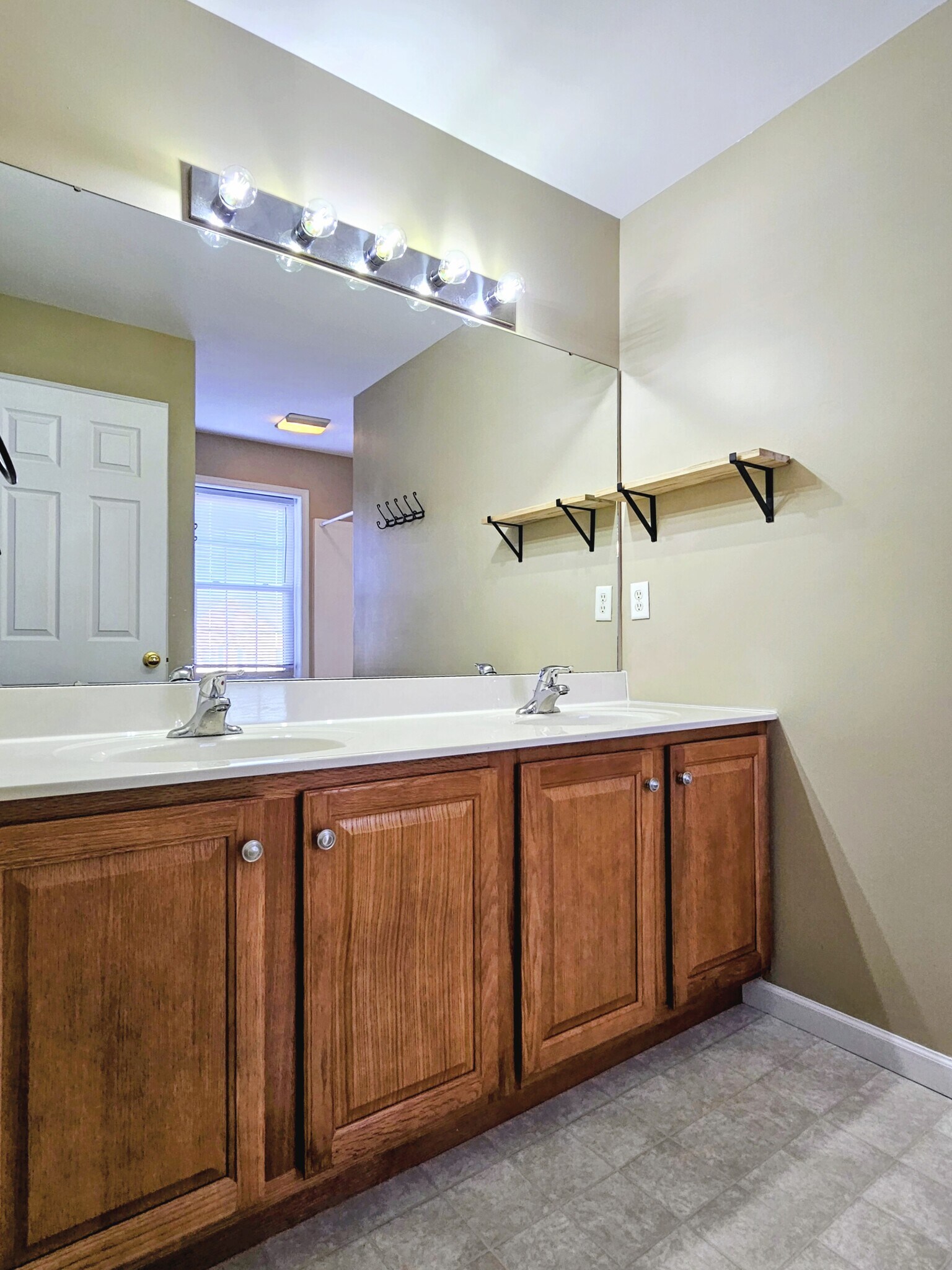 Building Photo - 21 Granite Dr