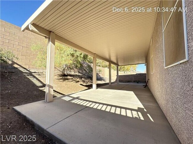 Building Photo - FURNISHED SINGLE STORY LOCATED IN THE HENDERSON AREA!!