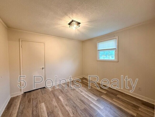 Building Photo - 2121 Bracey Cir