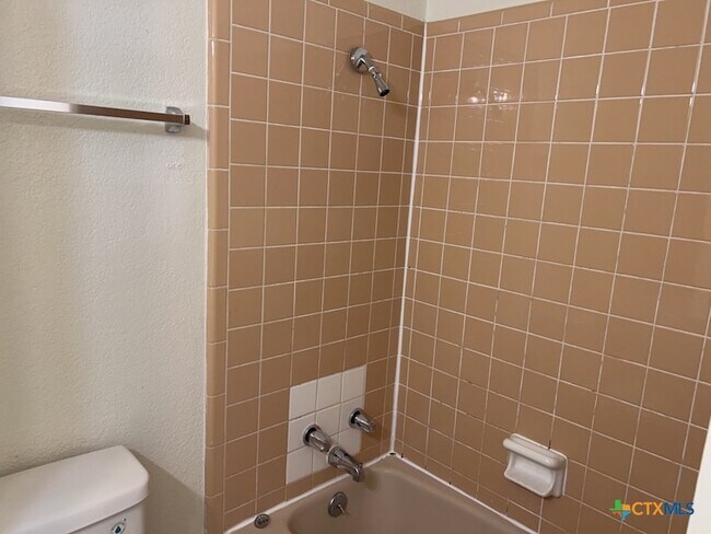 Building Photo - 1811 Janis Dr