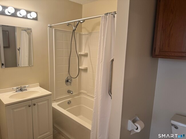 Building Photo - 155 Short Beach Rd