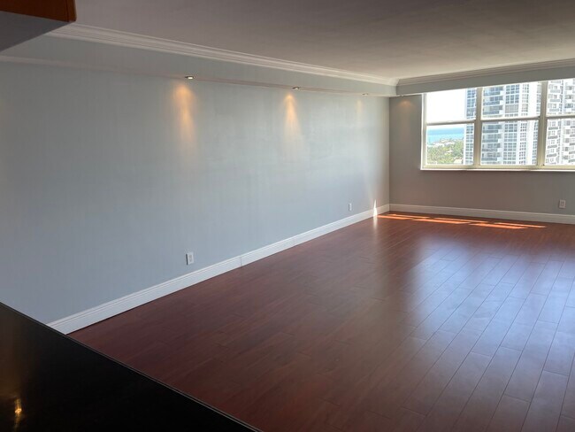 Building Photo - 3015 N Ocean Blvd