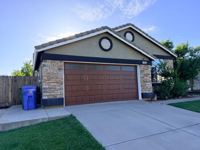 Building Photo - Beautifully Remodeled 4 Bedroom, 2 Bath Home in Desirable Elk Grove Neighborhood
