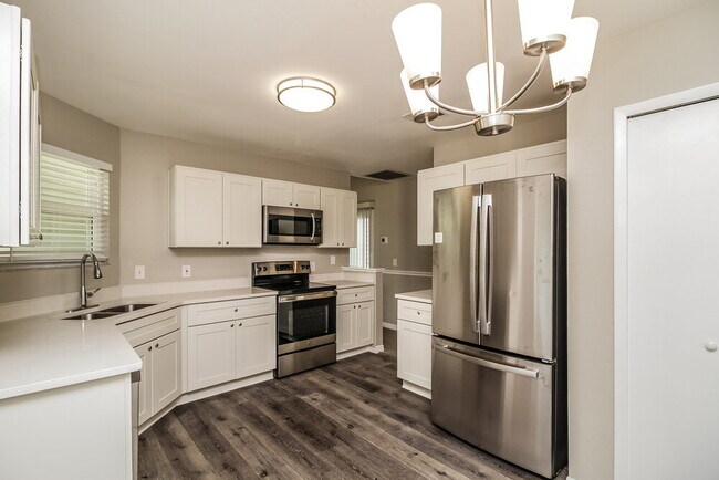 Building Photo - 520 Portland Cir
