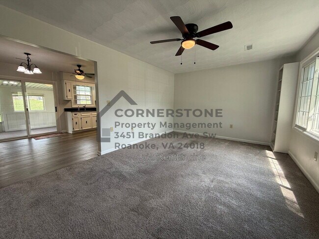 Building Photo - 1103 Lakeview Pl