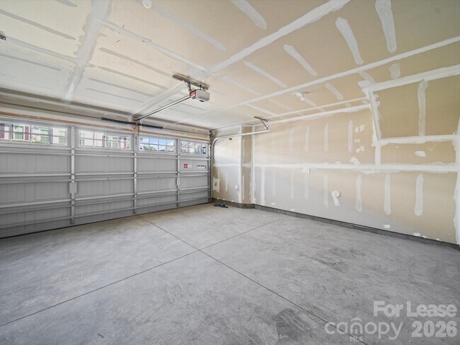 Building Photo - 9922 Oaklawn Blvd NW