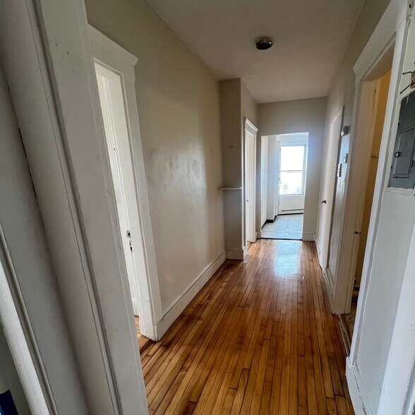 Building Photo - 366 Centre St