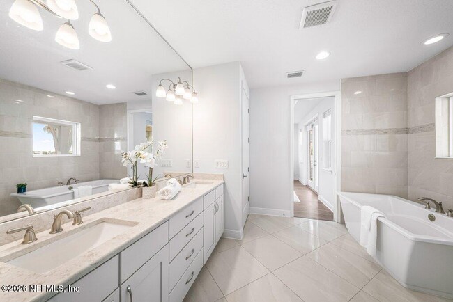 Building Photo - 457 Marquesa Cir